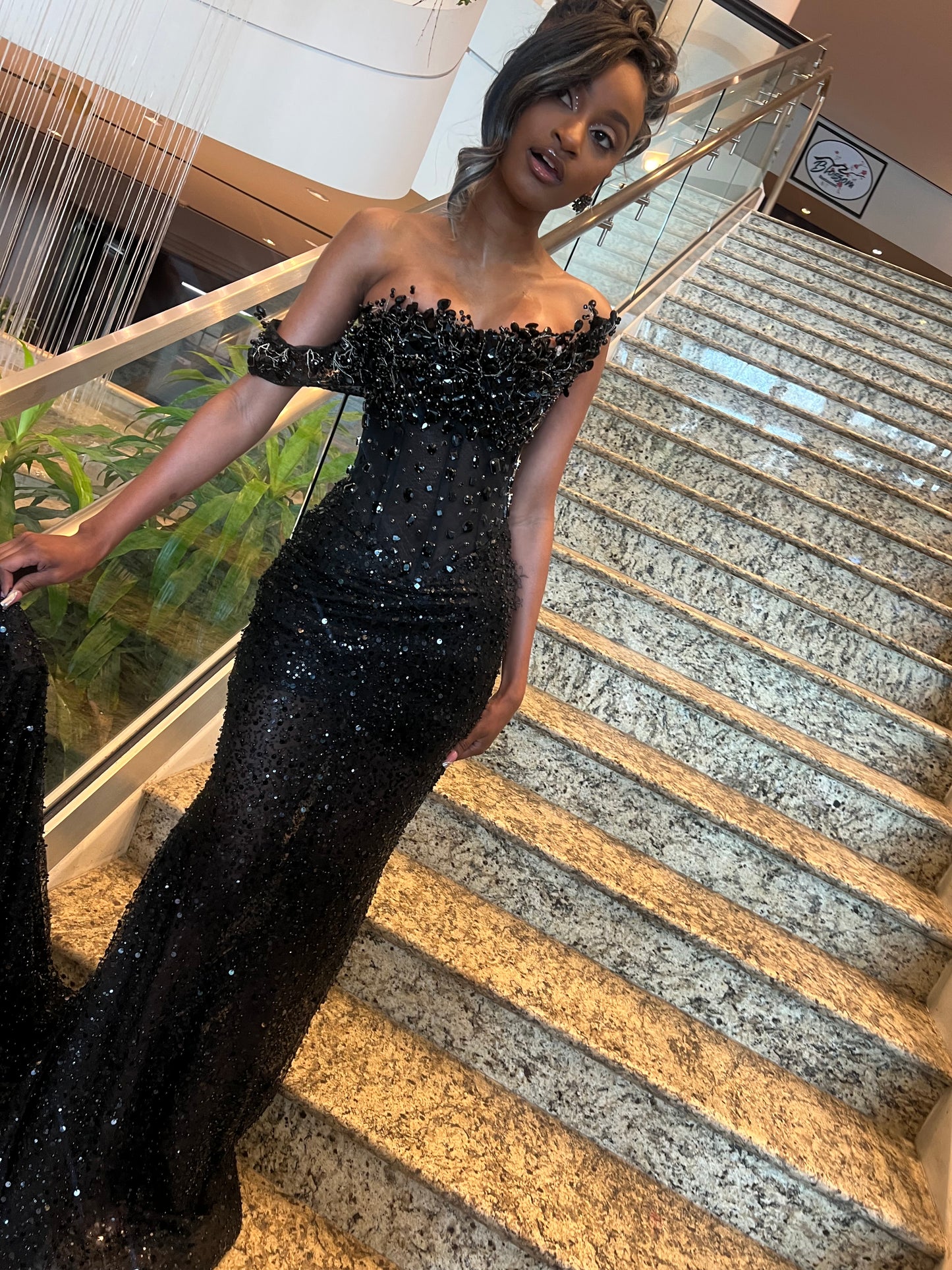 Aaliyah: Black Dress